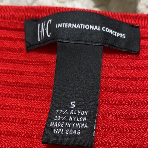 ‼️ Stunning Red Full Zip Front Top - Picture 3 of 4